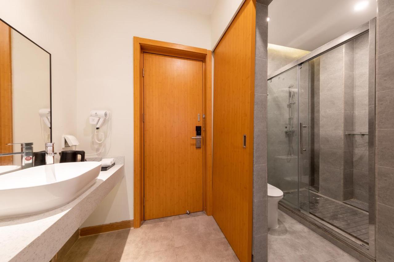 Xana Lite Hotel - Guangzhou Fangcun Huadiwan Metro Station ภายนอก รูปภาพ