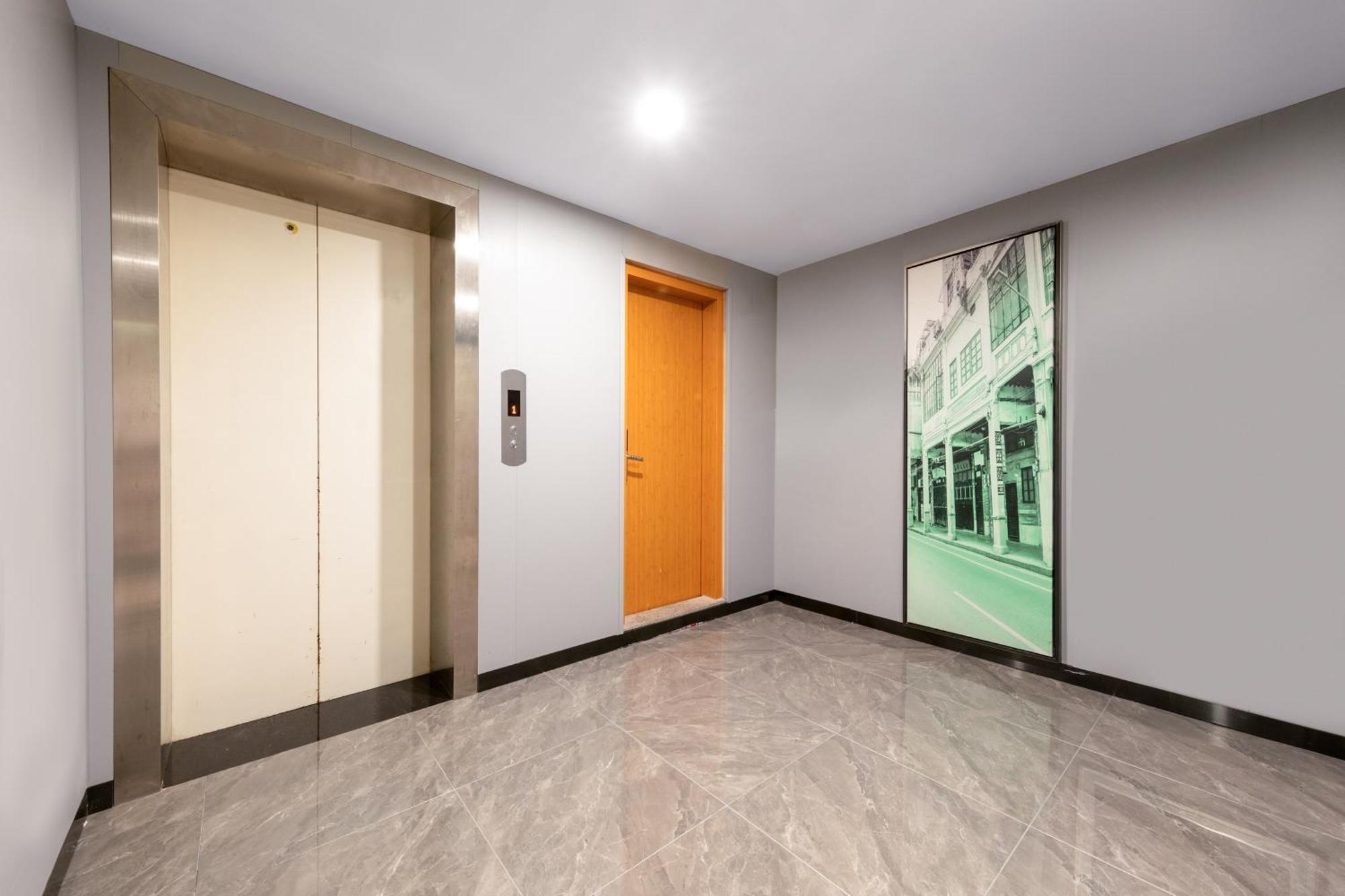 Xana Lite Hotel - Guangzhou Fangcun Huadiwan Metro Station ภายนอก รูปภาพ