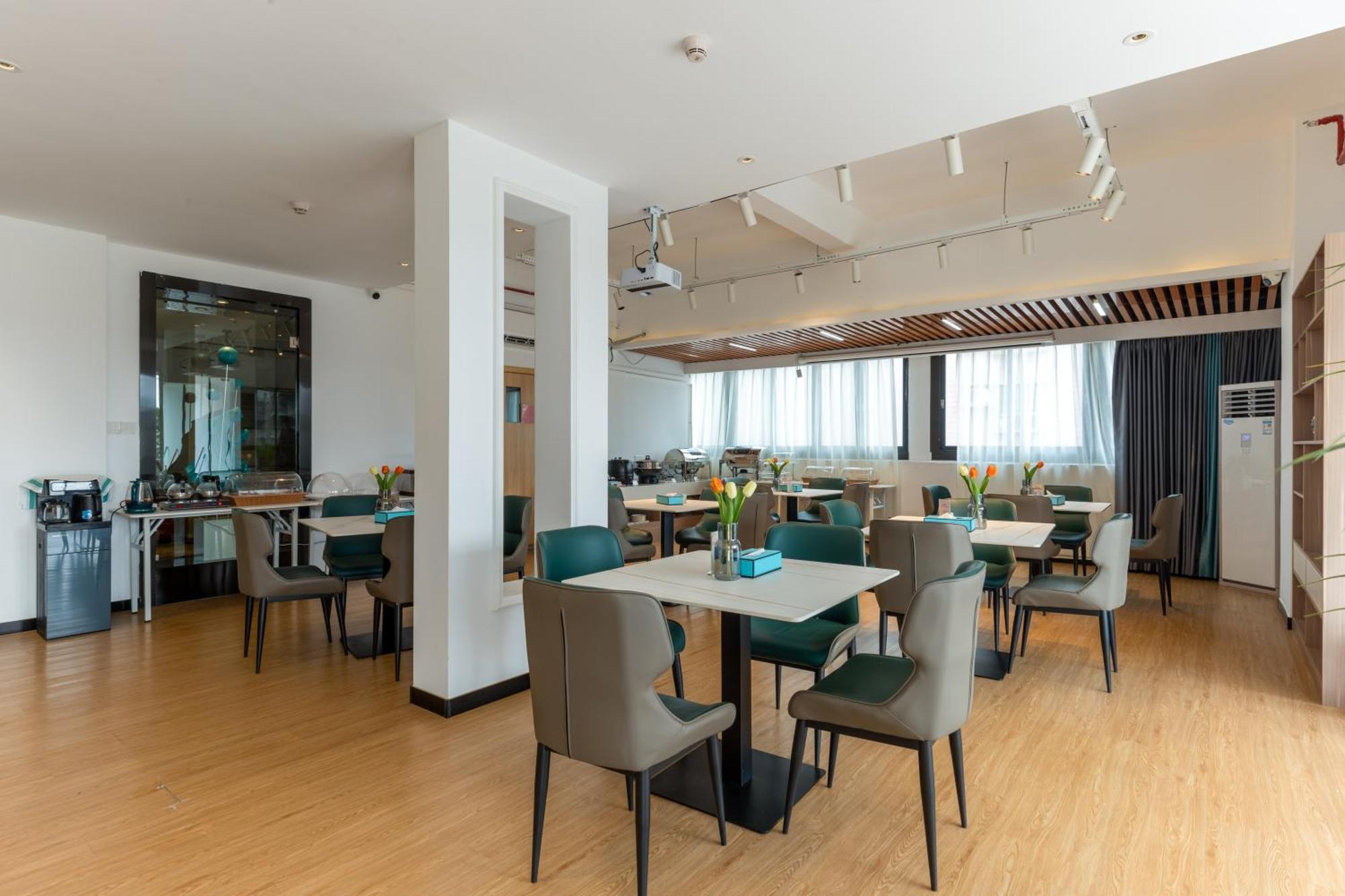 Xana Lite Hotel - Guangzhou Fangcun Huadiwan Metro Station ภายนอก รูปภาพ
