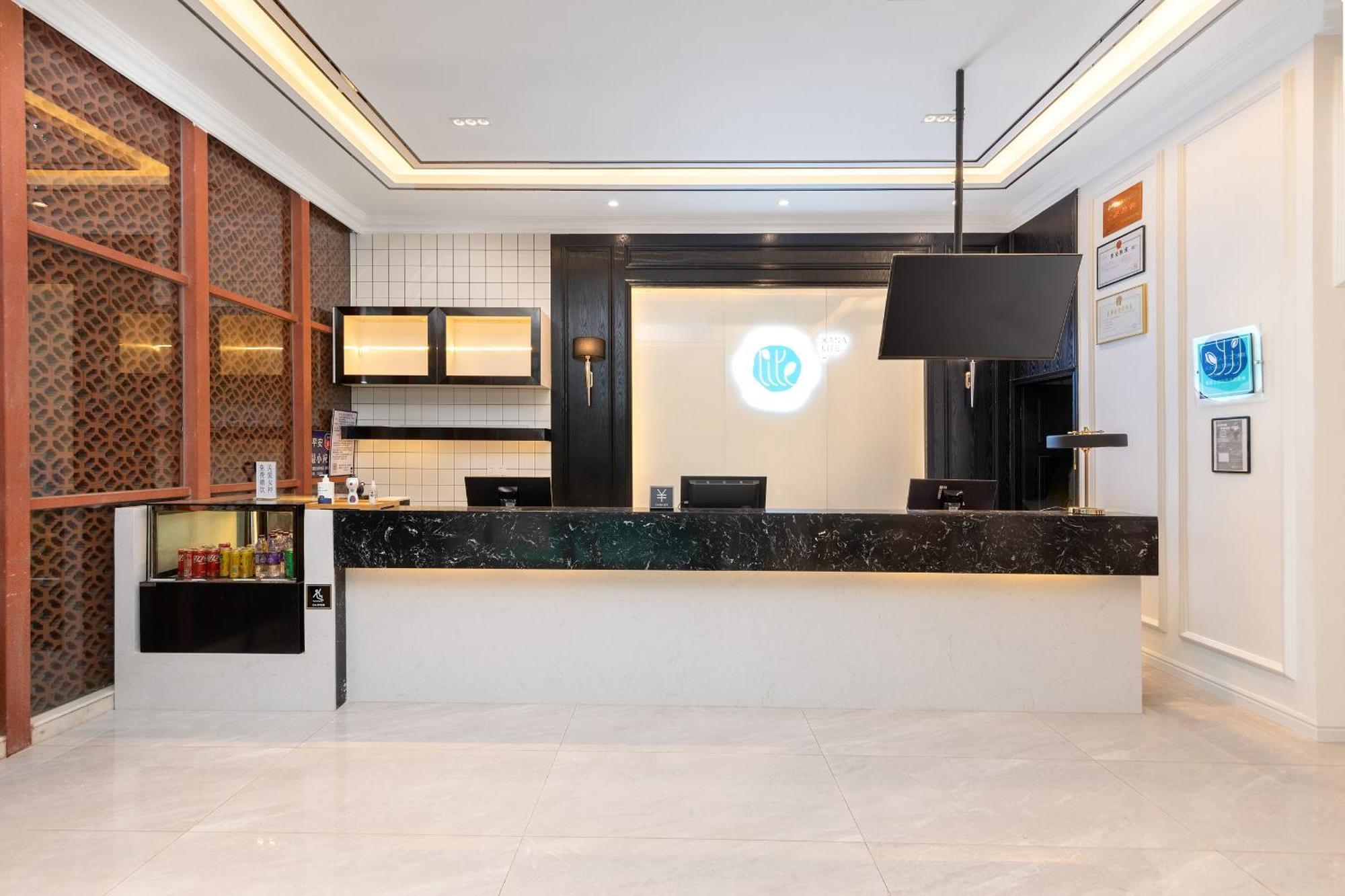 Xana Lite Hotel - Guangzhou Fangcun Huadiwan Metro Station ภายนอก รูปภาพ