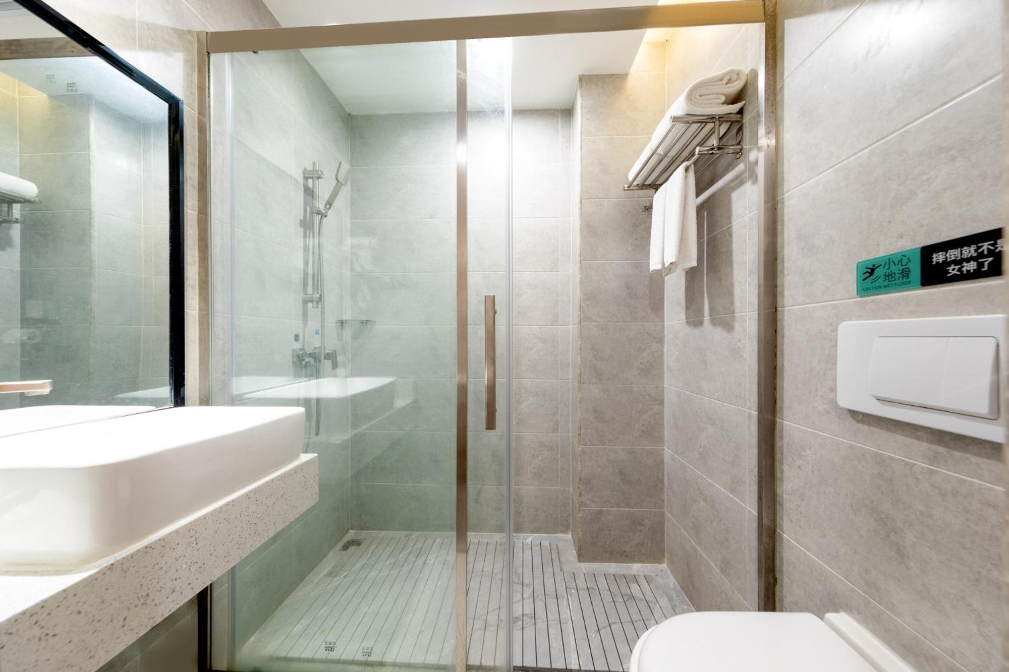 Xana Lite Hotel - Guangzhou Fangcun Huadiwan Metro Station ภายนอก รูปภาพ