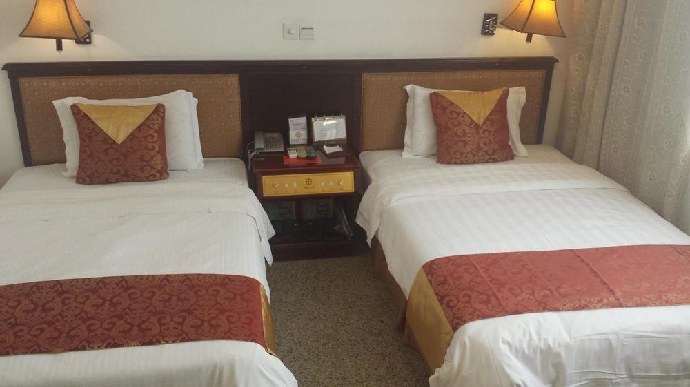 Xana Lite Hotel - Guangzhou Fangcun Huadiwan Metro Station ภายนอก รูปภาพ