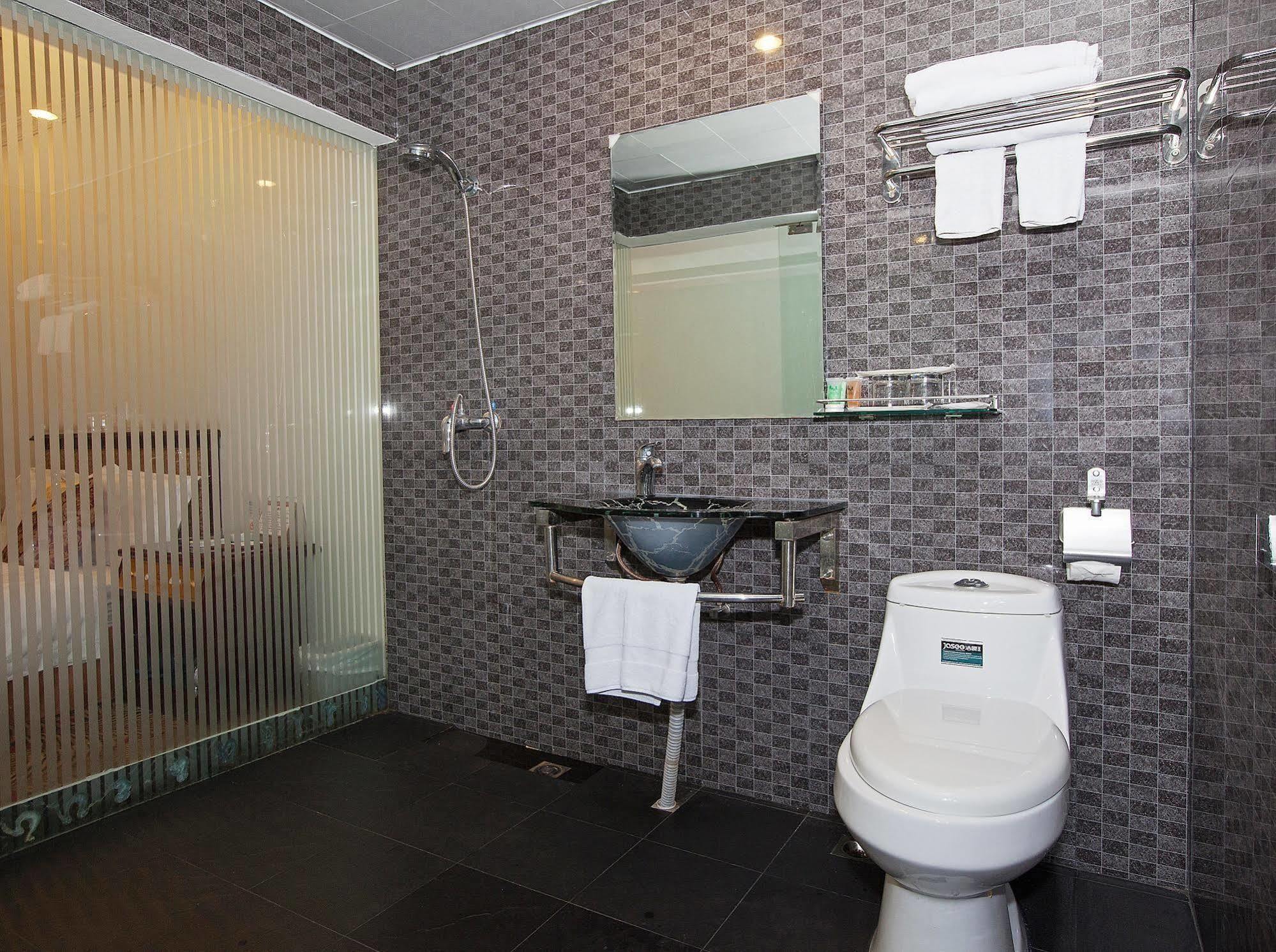 Xana Lite Hotel - Guangzhou Fangcun Huadiwan Metro Station ภายนอก รูปภาพ